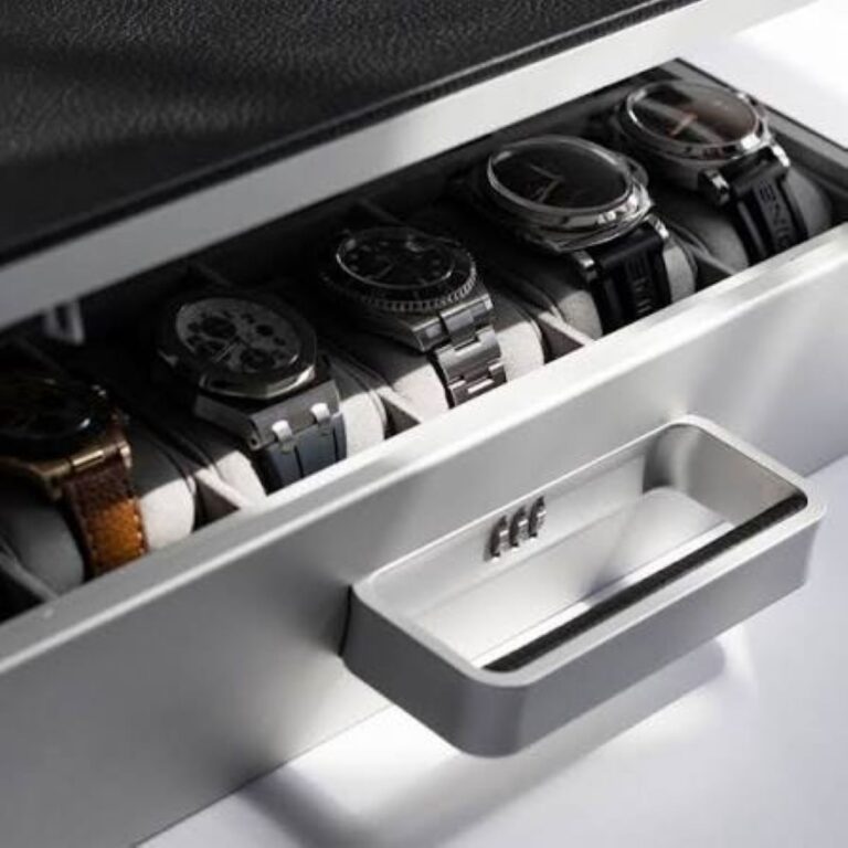 Local Craftsmanship vs. Global Brands: Finding the Ideal Watch Box for Men